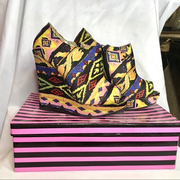Tribal Print Peep Toe ankle Wedge Heels - Picture 1 of 10
